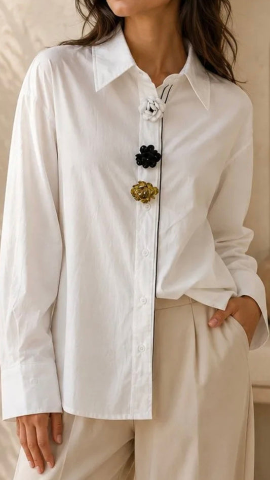 Camisa Blanca de Algodón Elegante con Flores de Joya