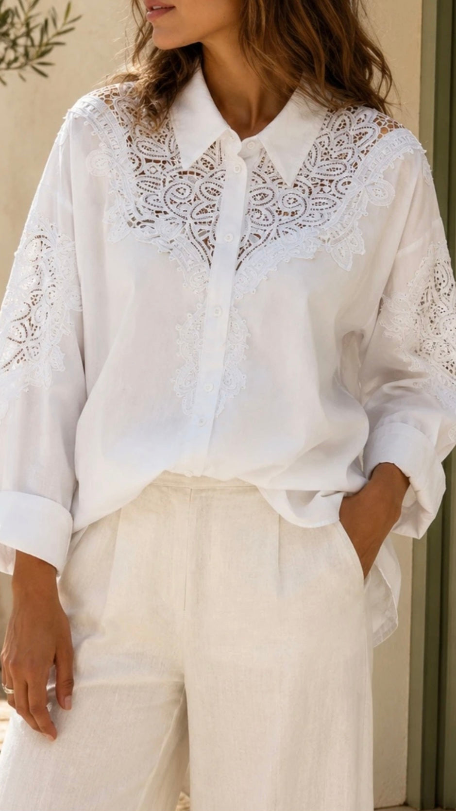 Blusa Blanca de Algodón con Encaje Bordado Elegancia Chic