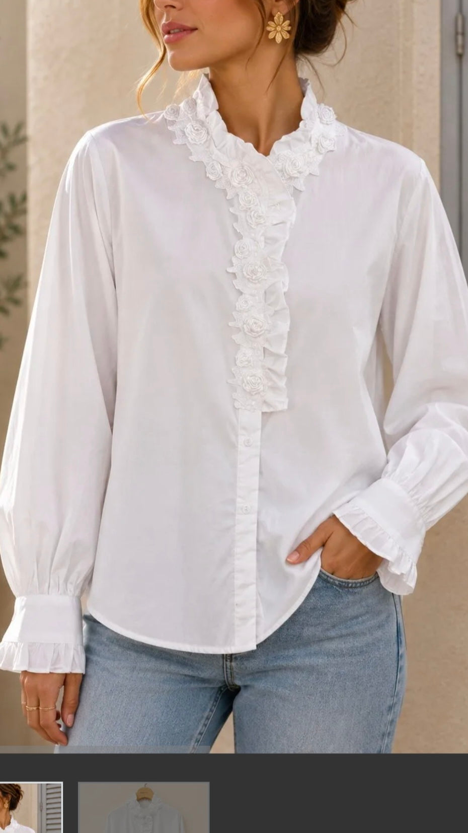 Blusa Blanca Romántica con Volantes Florales y Perlas