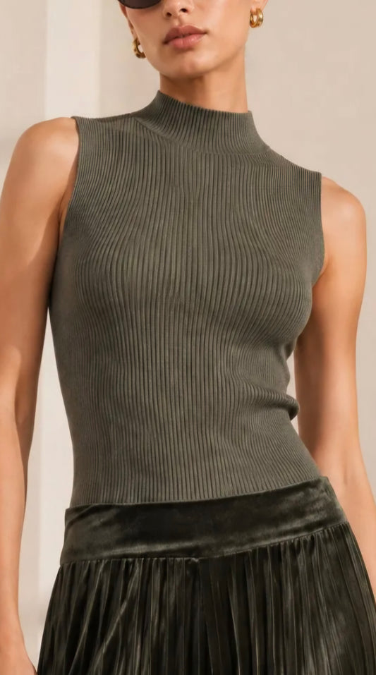 TOP SIN MANGAS DE PUNTO CANALÉ CON CUELLO ALTO