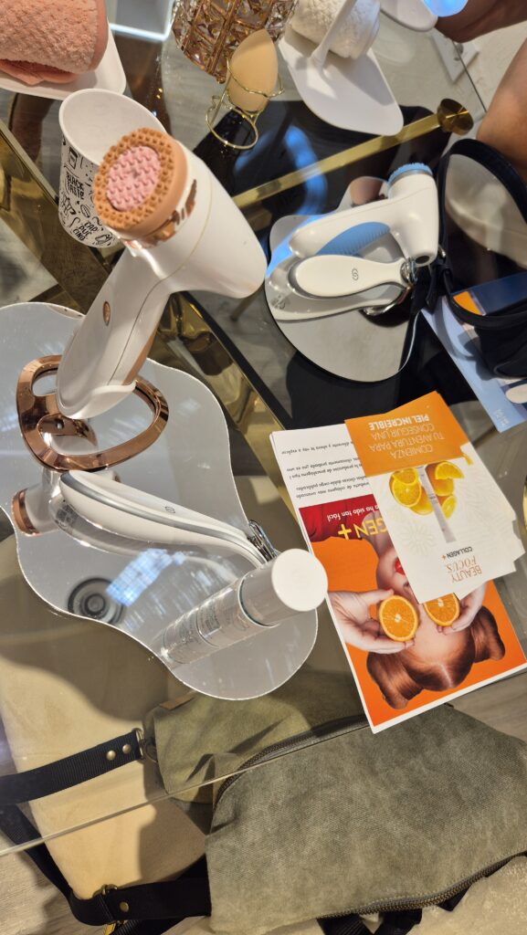 "Grupo de amigas disfrutando de una beauty party en Gijón, aplicándose mascarillas faciales y compartiendo un momento de cuidado personal en un ambiente relajado y divertido